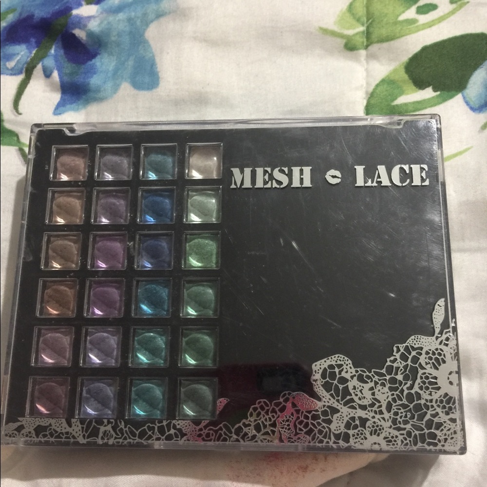 Mesh Lace make up collection, used good condition